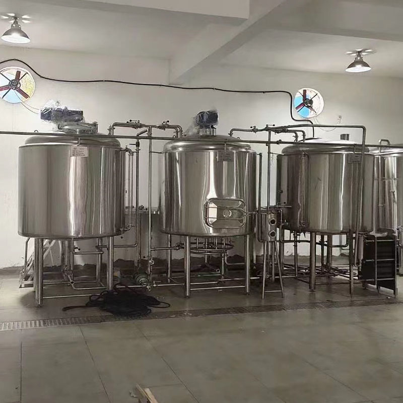 三台小型啤酒设备